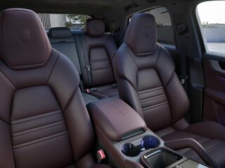 2026 Porsche Cayenne GTS Coupé III Рестайлинг, серый, 27088300 рублей, вид 3