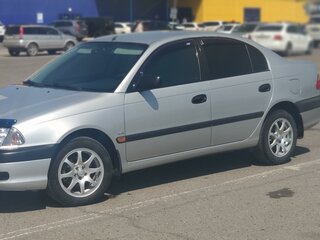 2002 Toyota Avensis I Рестайлинг, серебристый, 550000 рублей, вид 3
