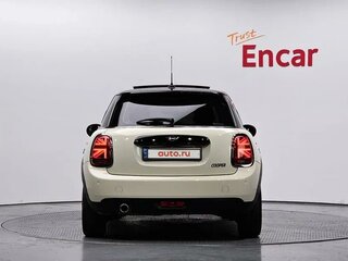 2021 Mini Hatch Cooper III (F55/F56) Рестайлинг, бежевый, 1750000 рублей, вид 4