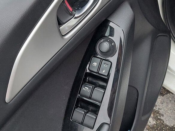 2018 Mazda 3 III (BM) Рестайлинг, белый, 1500000 рублей - вид 11