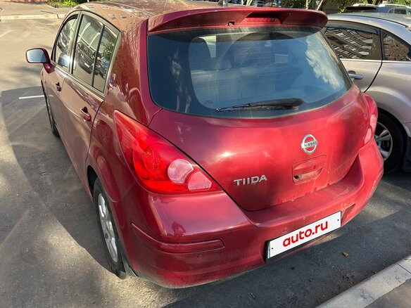 2013 Nissan Tiida I Рестайлинг, красный, 800000 рублей - вид 5