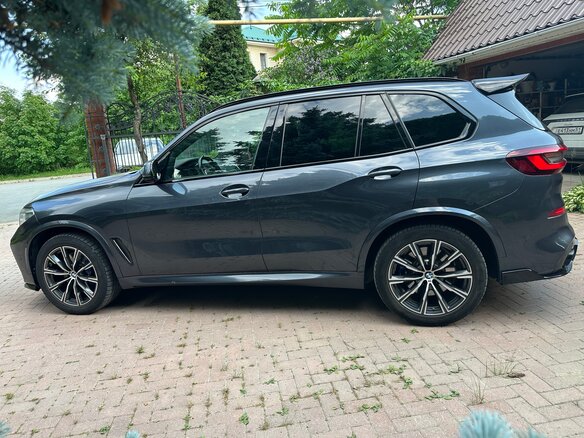 2021 BMW X5 40i IV (G05/G18), серый, 6800000 рублей - вид 6