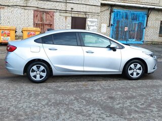 2018 Chevrolet Cruze II, серебристый, 830000 рублей, вид 3