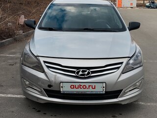 2014 Hyundai Solaris I Рестайлинг, серебристый, 750000 рублей, вид 1