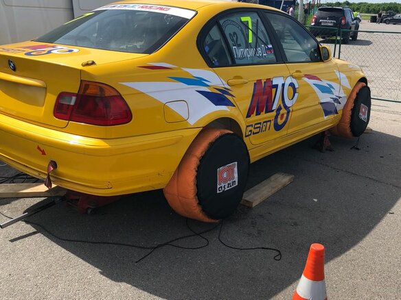 2001 BMW 3 серии 330i IV (E46), жёлтый - вид 3