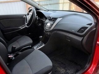 2013 Hyundai Solaris I, красный, 560000 рублей, вид 4