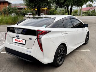 2016 Toyota Prius IV (XW50), белый, 1599999 рублей, вид 4
