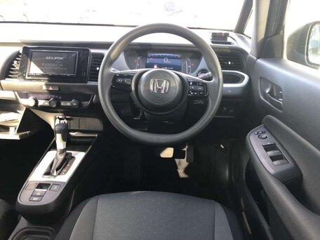 2023 Honda Fit IV Рестайлинг, серебристый, 1100000 рублей, вид 5
