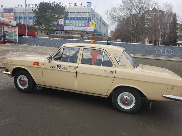 1981 ГАЗ 24 «Волга» 2401 I (24), бежевый, 1500000 рублей - вид 2
