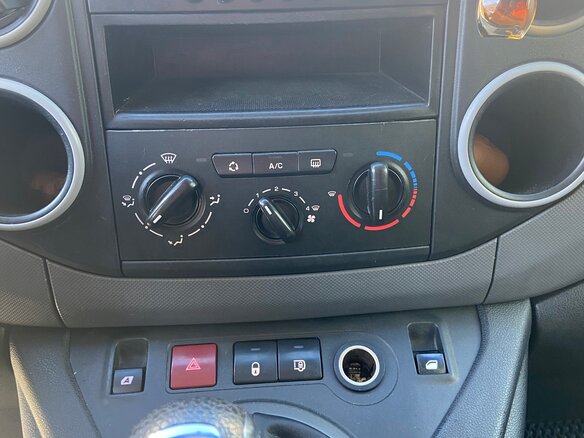 2011 Peugeot Partner II, белый, 580000 рублей - вид 12