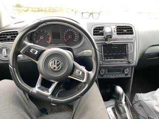 2019 Volkswagen Polo V Рестайлинг, белый, 1650000 рублей, вид 2