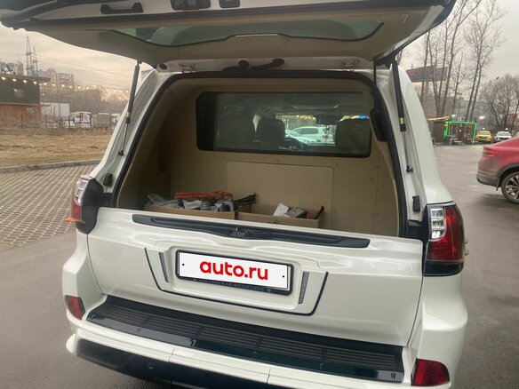 2010 Lexus LX 570 III, белый, 7500000 рублей - вид 6