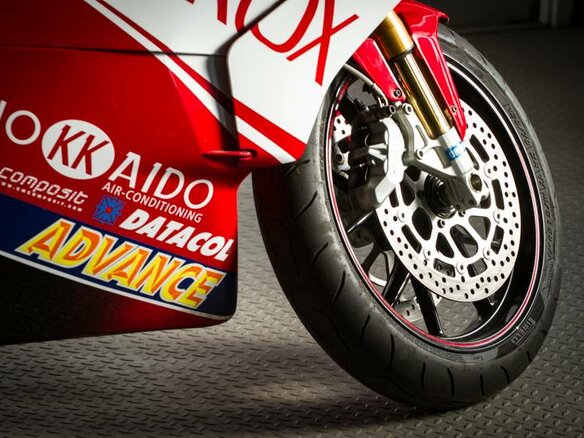 2005 Ducati 999, красный - вид 3