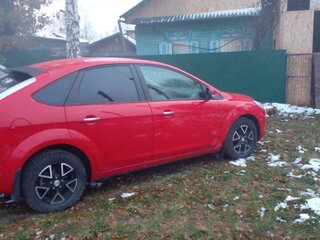 2011 Ford Focus II Рестайлинг, красный, 700000 рублей, вид 2