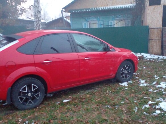 2011 Ford Focus II Рестайлинг, красный, 700000 рублей - вид 1