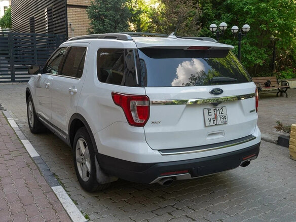 2018 Ford Explorer V Рестайлинг 2, белый, 2001000 рублей - вид 14