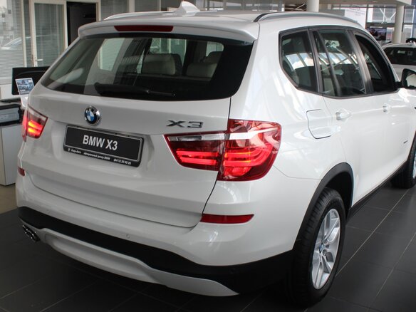 2015 BMW X3 28i xDrive II (F25) Рестайлинг, белый - вид 7