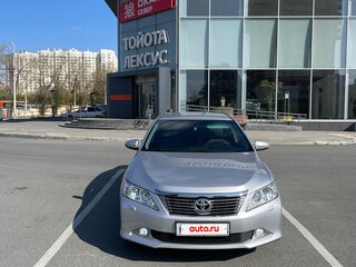 2012 Toyota Camry VII (XV50), серебристый, 1700000 рублей, вид 1