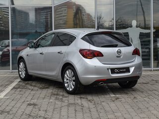 2011 Opel Astra J, серебристый, 1100000 рублей, вид 4