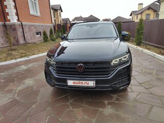 2021 Volkswagen Touareg III, чёрный, 6200000 рублей, вид 1