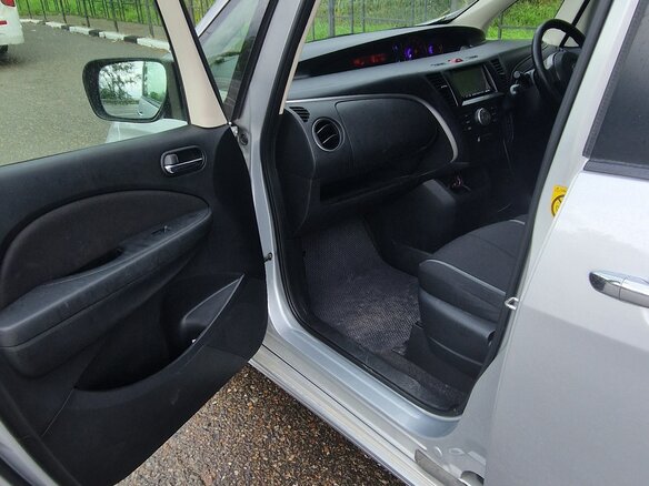 2010 Mazda Biante, серый, 1350000 рублей - вид 11