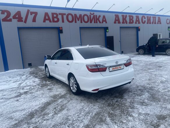 2017 Toyota Camry VII (XV50) Рестайлинг, белый, 2100000 рублей - вид 9