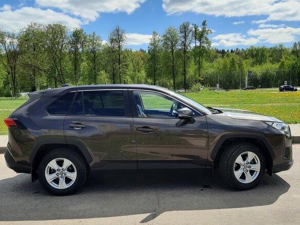 2021 Toyota RAV4 V (XA50), коричневый, 3400000 рублей - вид 5