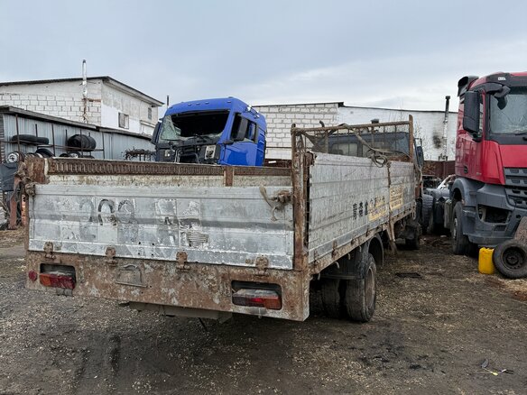 1992 Isuzu Forward (F-Series), синий, 400000 рублей - вид 8