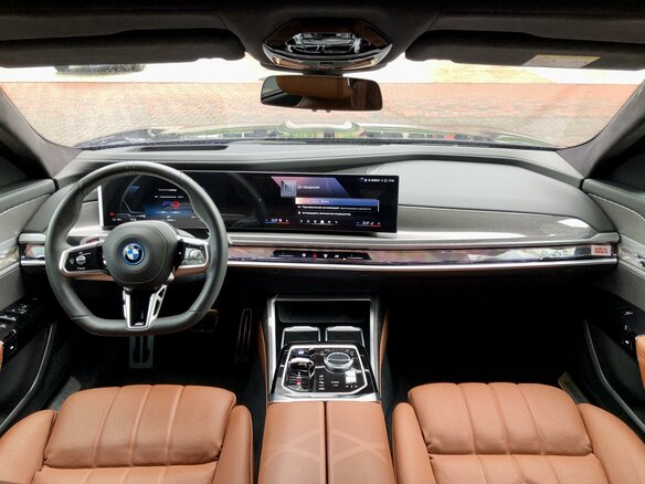 2022 BMW i7 xDrive60 I (G70), синий, 14900000 рублей - вид 26