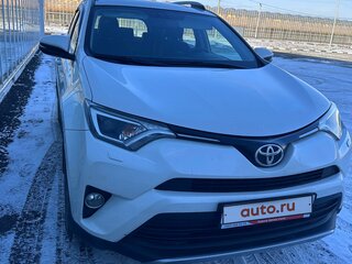 2017 Toyota RAV4 IV (XA40) Рестайлинг, белый, 2550000 рублей, вид 1