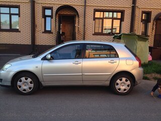 2004 Toyota Corolla IX (E120, E130) Рестайлинг, серый, 530000 рублей, вид 2