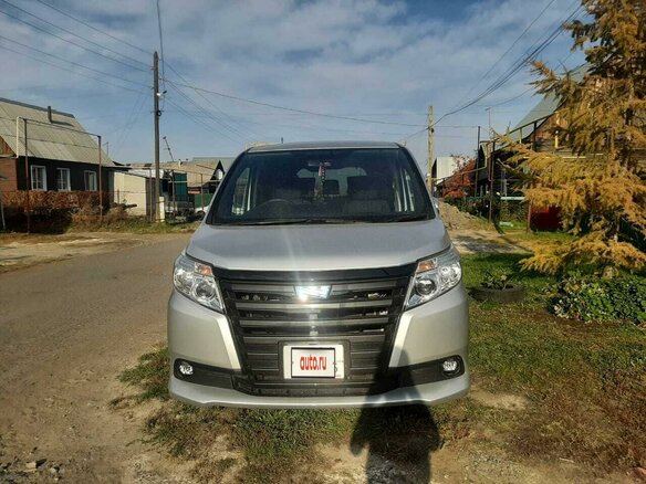2015 Toyota Noah III (R80), серебристый, 2100000 рублей