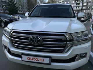 2016 Toyota Land Cruiser 200 Series Рестайлинг 2, белый, 6000000 рублей, вид 2