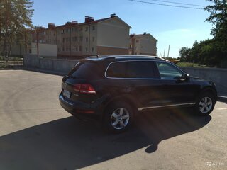 2011 Volkswagen Touareg II, чёрный, 2600000 рублей, вид 2