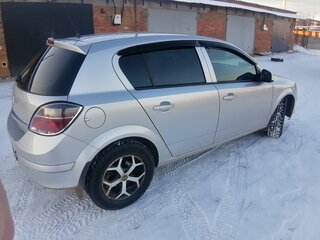 2014 Opel Astra H Рестайлинг, серебристый, 700000 рублей, вид 3