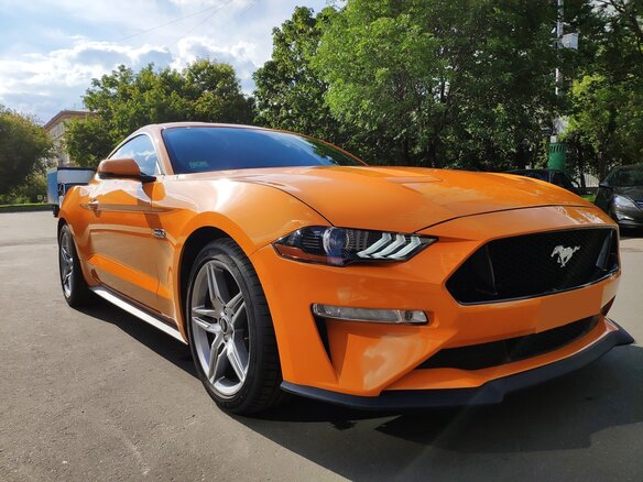2018 Ford Mustang VI Рестайлинг, оранжевый - вид 1