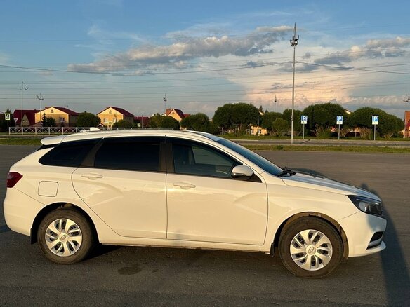 2018 Lada (ВАЗ) Vesta SW I, белый, 900000 рублей - вид 4