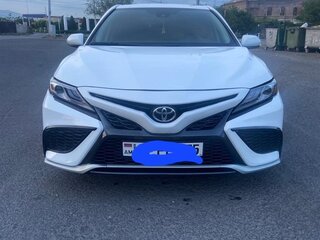 2019 Toyota Camry US Market VIII (XV70), белый, 2400000 рублей, вид 1