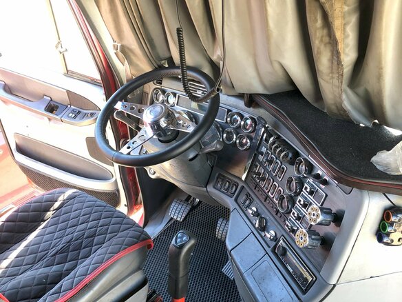 2000 Freightliner Century Class, красный, 1600000 рублей - вид 8