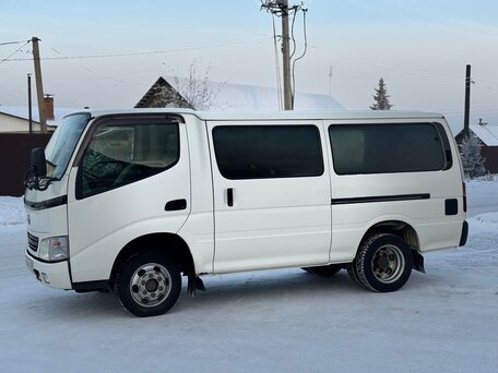 2002 Toyota Dyna, белый, 1490000 рублей, вид 3