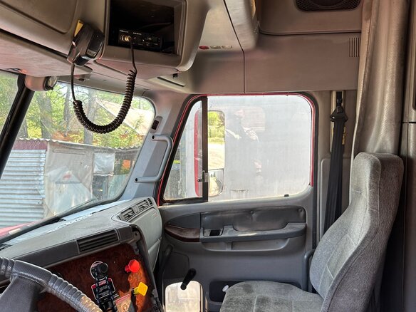 1998 Freightliner Century Class, красный, 1100000 рублей - вид 9