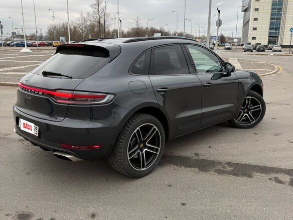 2021 Porsche Macan I Рестайлинг, серый, 6100000 рублей - вид 2