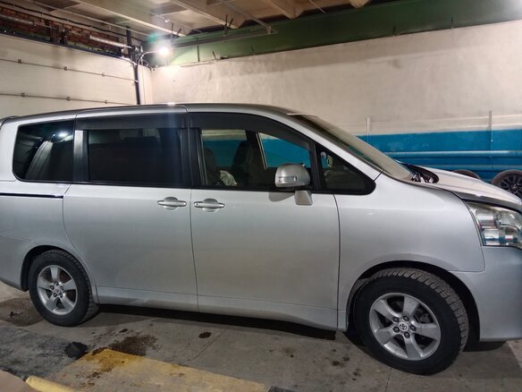 2010 Toyota Noah II (R70), серый, 1750000 рублей - вид 11