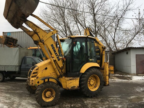 2008 Komatsu WB93R-5, жёлтый - вид 4