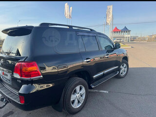 2013 Toyota Land Cruiser 200 Series Рестайлинг 1, чёрный, 5300000 рублей, вид 3