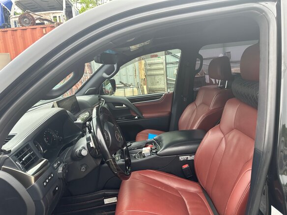 2019 Lexus LX 570 III Рестайлинг 2, чёрный, 12500000 рублей - вид 3
