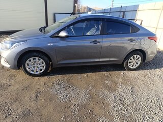 2017 Hyundai Solaris II, серебристый, 1100000 рублей, вид 3