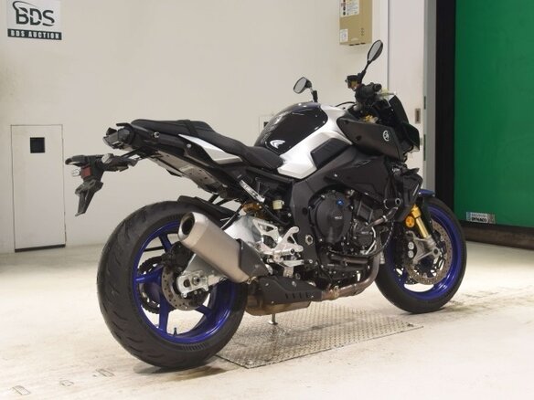 2017 Yamaha MT-10SP, серебристый, 972000 рублей - вид 4