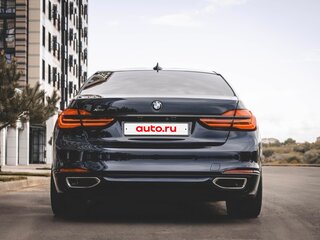 2017 BMW 7 серии Long 740Li xDrive VI (G11/G12), синий, 4100000 рублей, вид 4