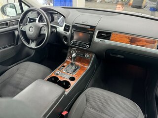 2013 Volkswagen Touareg II, белый, 2100000 рублей, вид 3